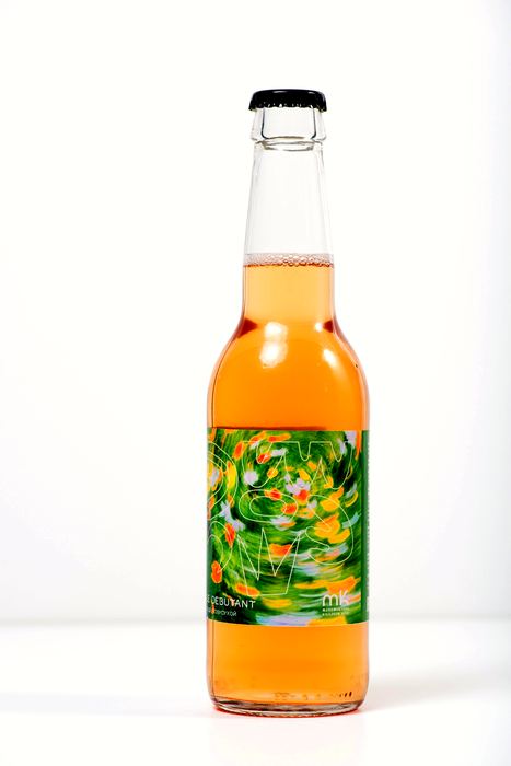 A bottle of Manufaktura Kollegi cider — close-up of the label